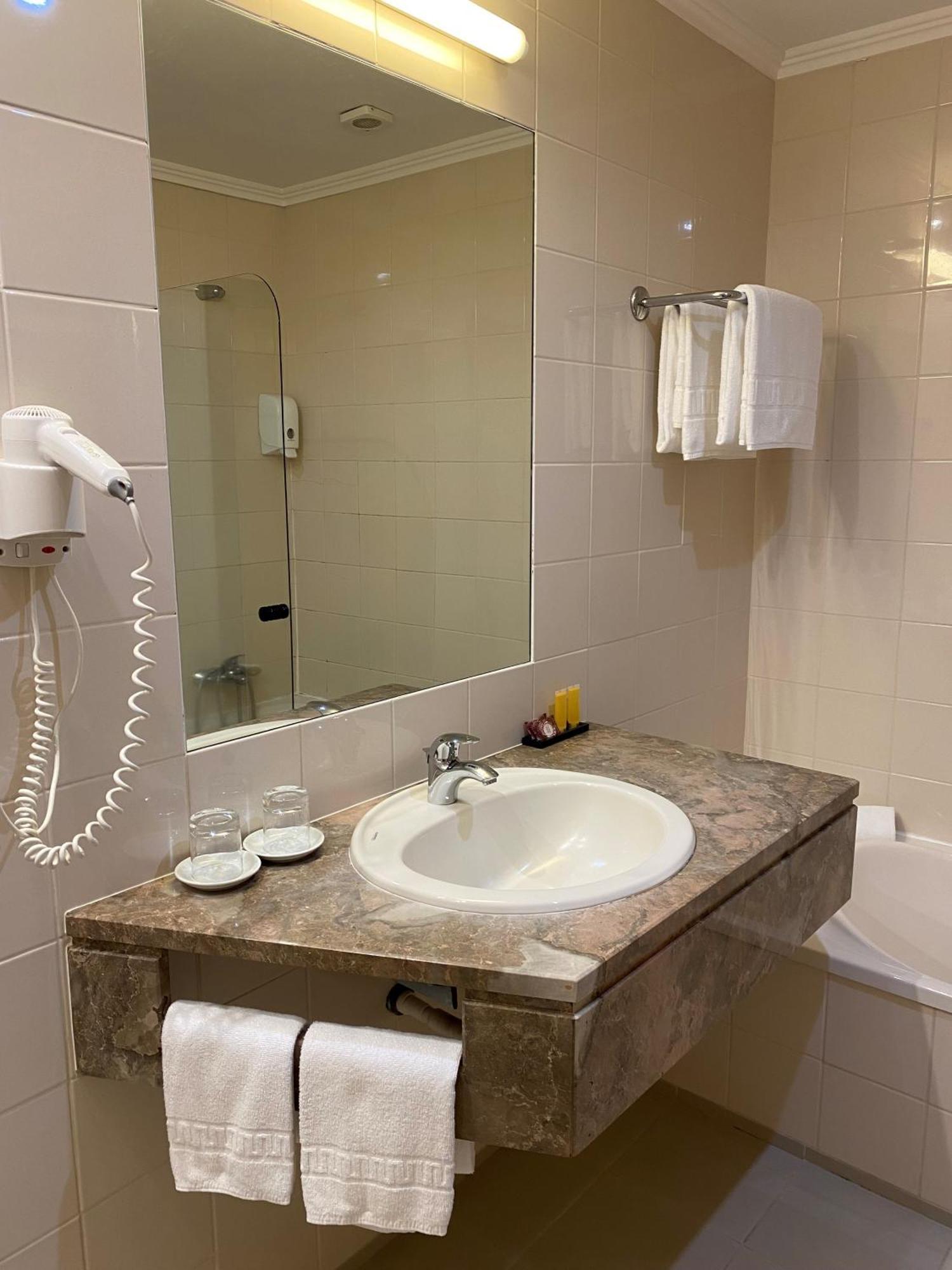 Hotel SJ Tondela Buitenkant foto